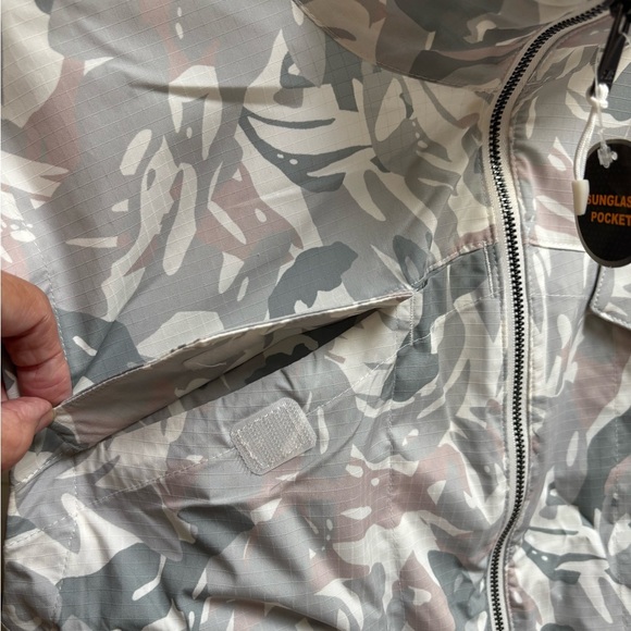 AVIA Gray and White Camouflage Utility Cargo Trail Vest Lightweight SZ 12-14 NWT - Picture 6 of 13